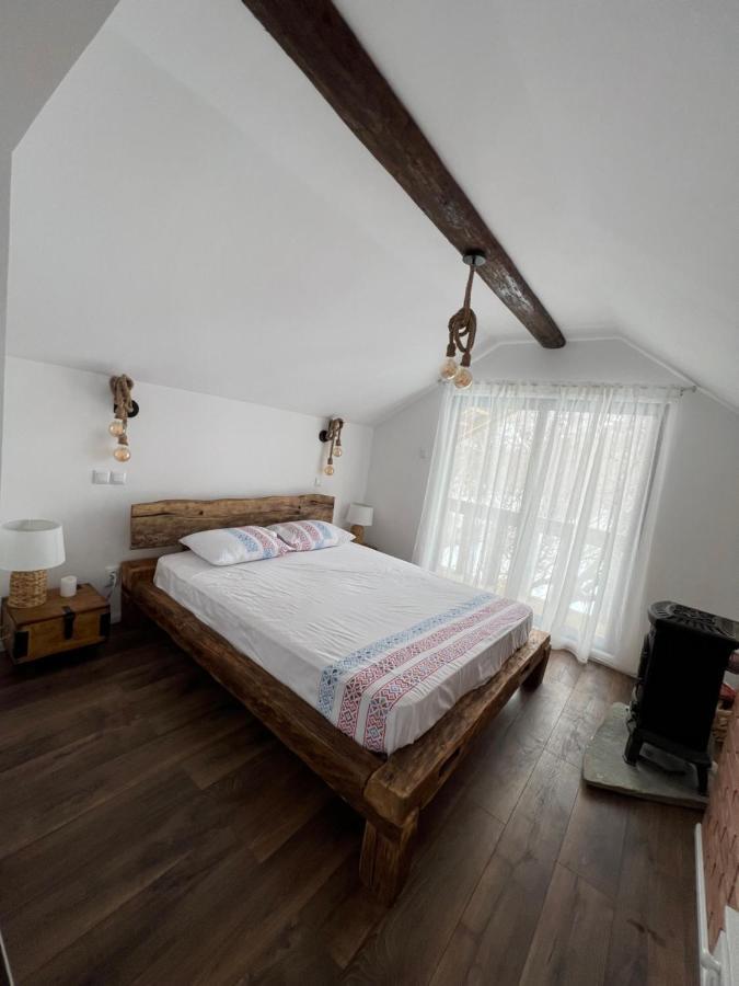 Casa De Vacanta Traditionala La Fanar Country house *